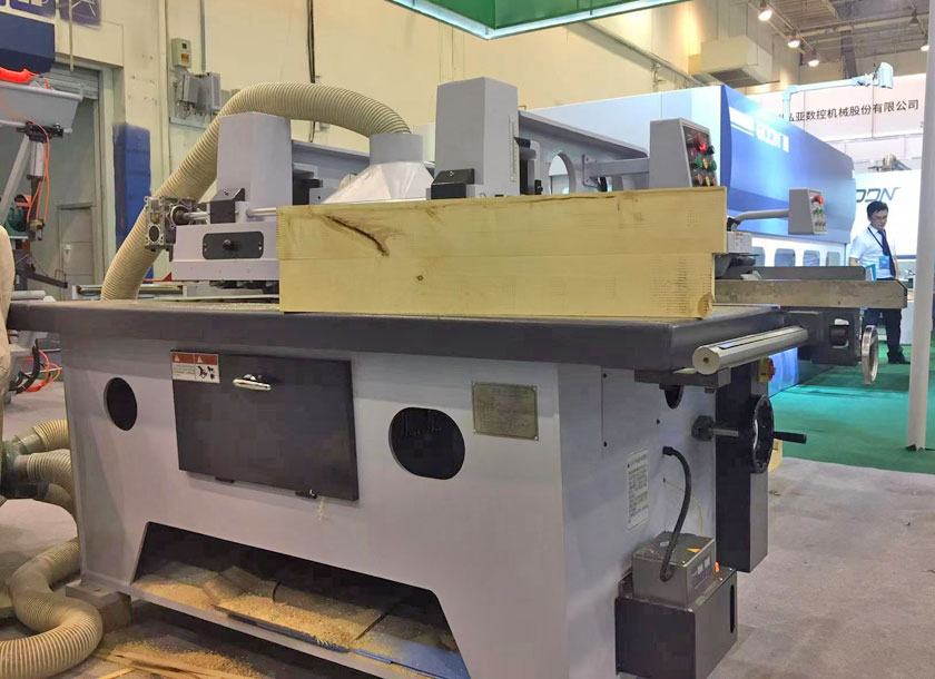 型单片修边纵锯机